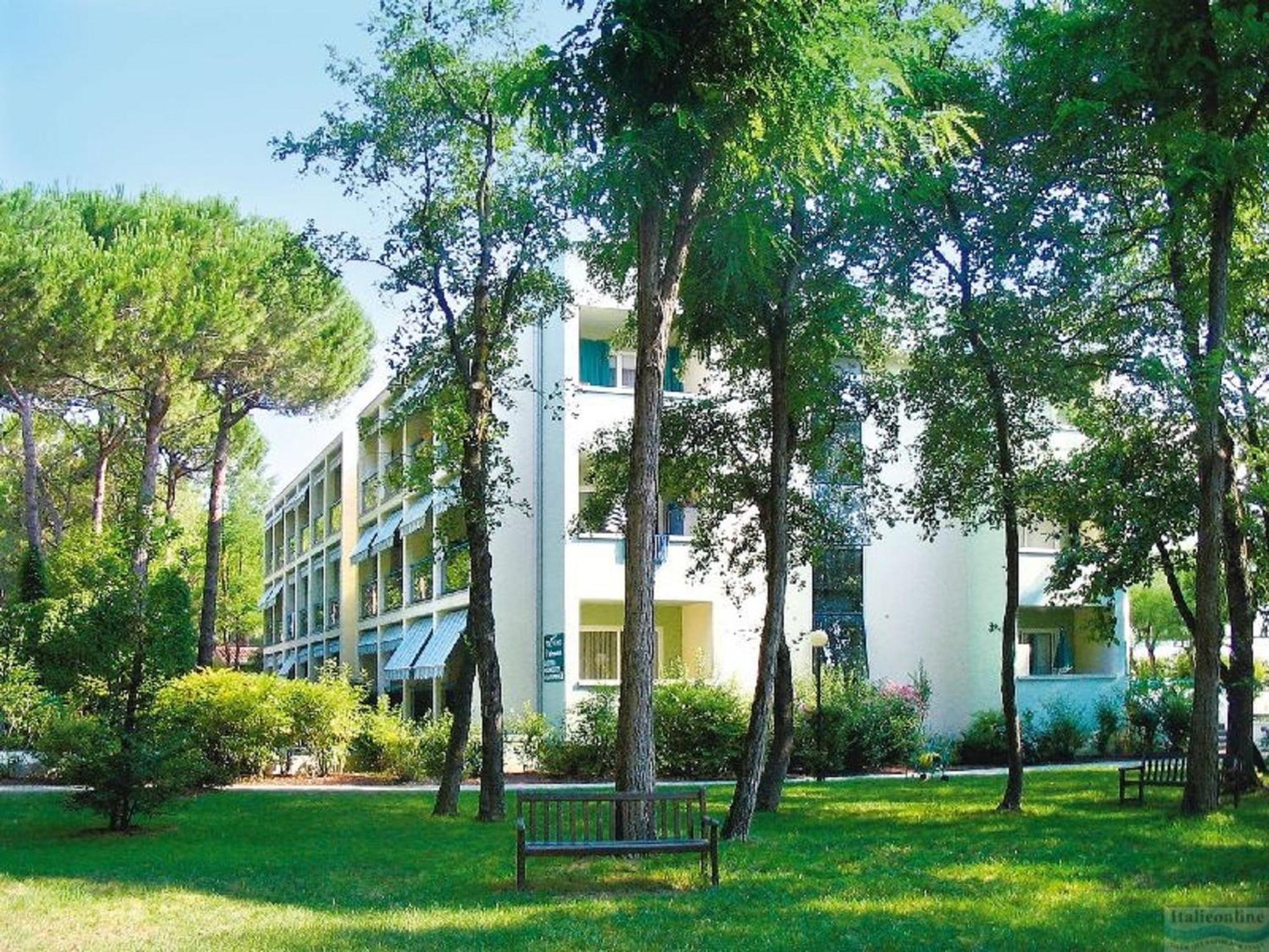 Residence Pinewood Bibione Exteriör bild